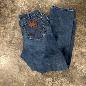 Wrangler Men's Relaxed Fit Blue Jeans